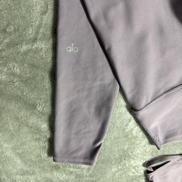 Alo Yoga Set 2 Piece Outfit Airlift Leggings Crop Top Bra Lavender Purple XS - Picture 3 of 5